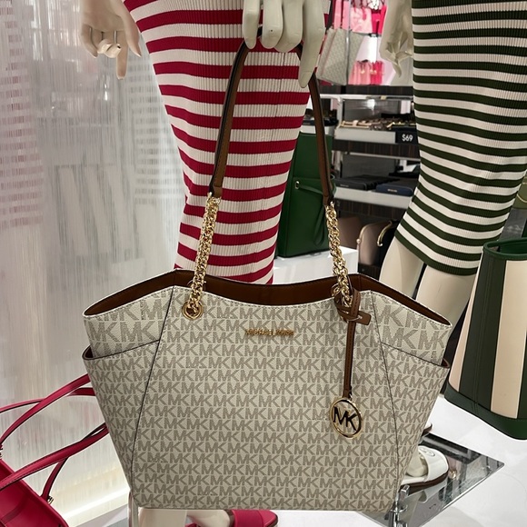 MICHAEL KORS LG CHAIN SHOULDER TOTE VANILLA - Picture 14 of 16